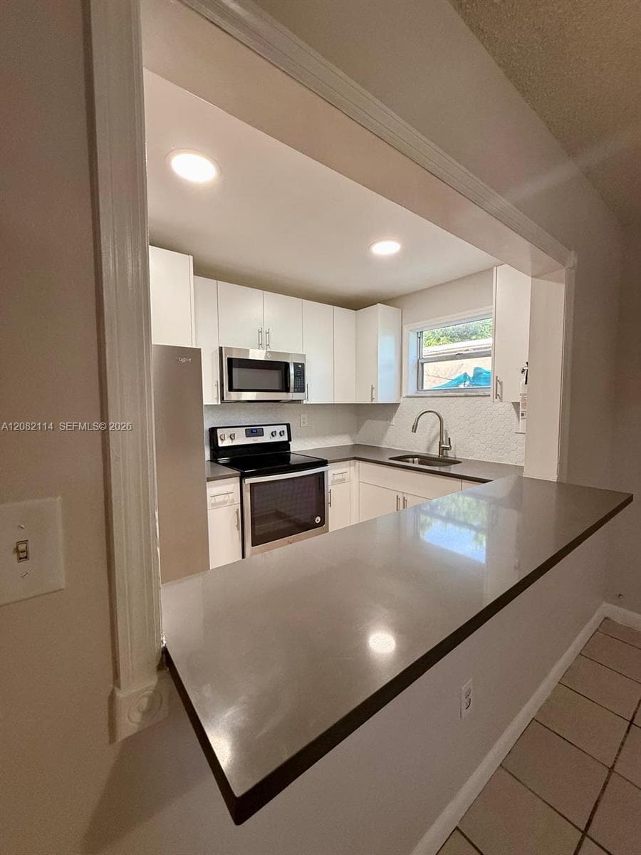 2433 SW 11th St photo 2