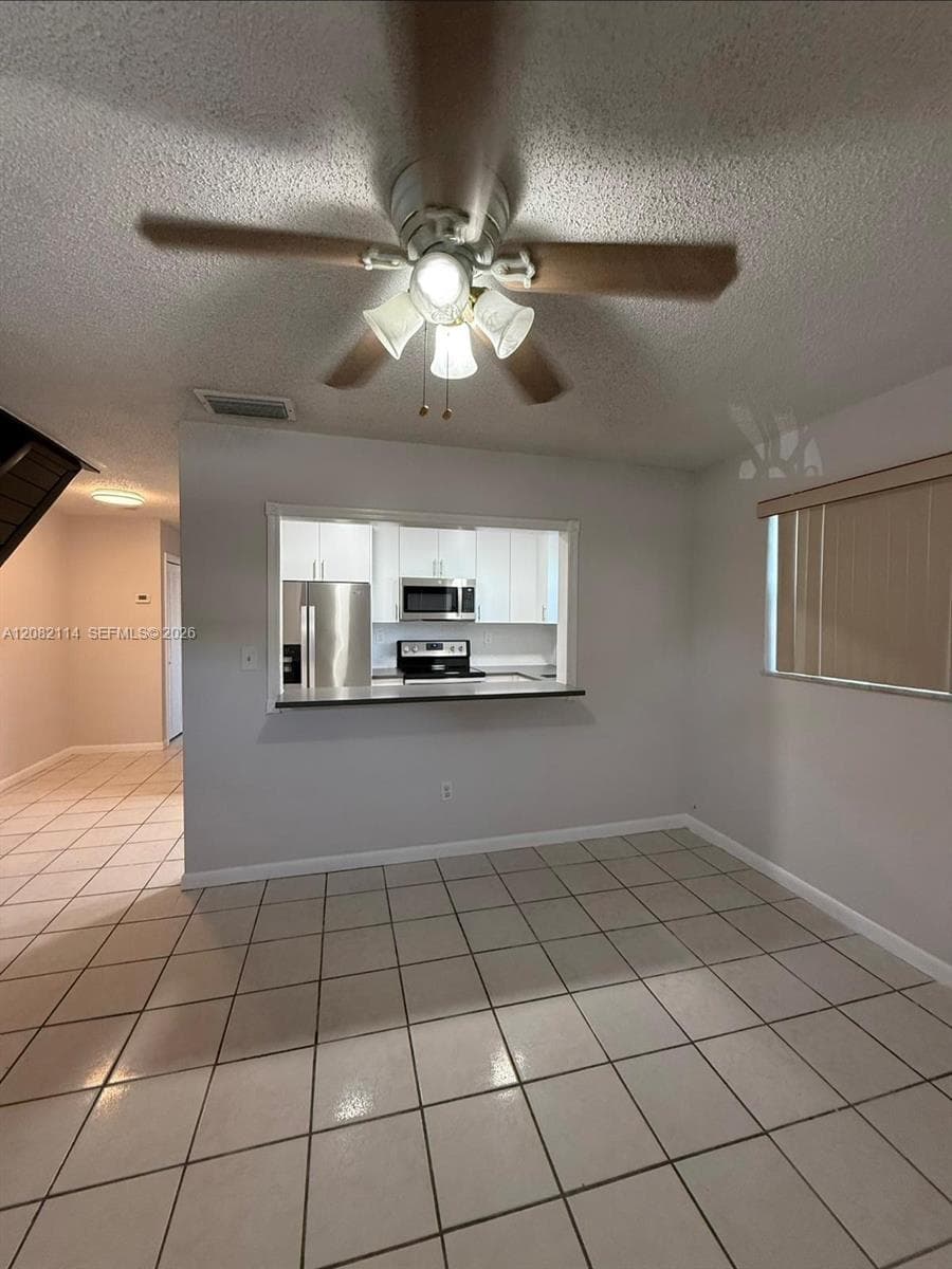 2433 SW 11th St photo 10