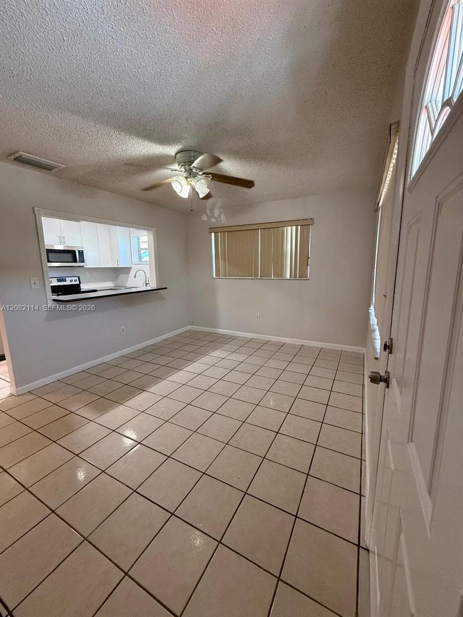 2433 SW 11th St photo 11