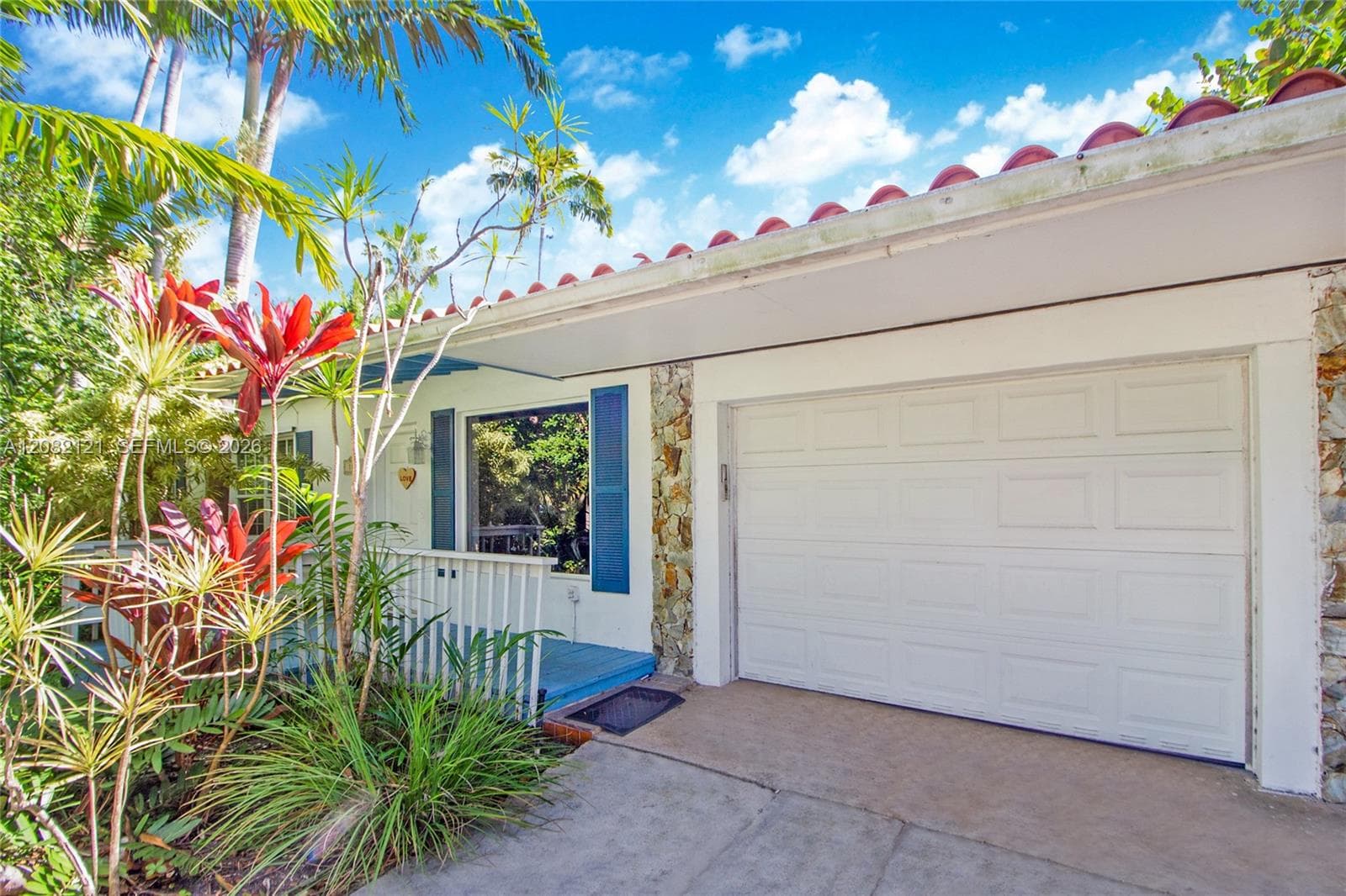119 Harbor Dr photo 2