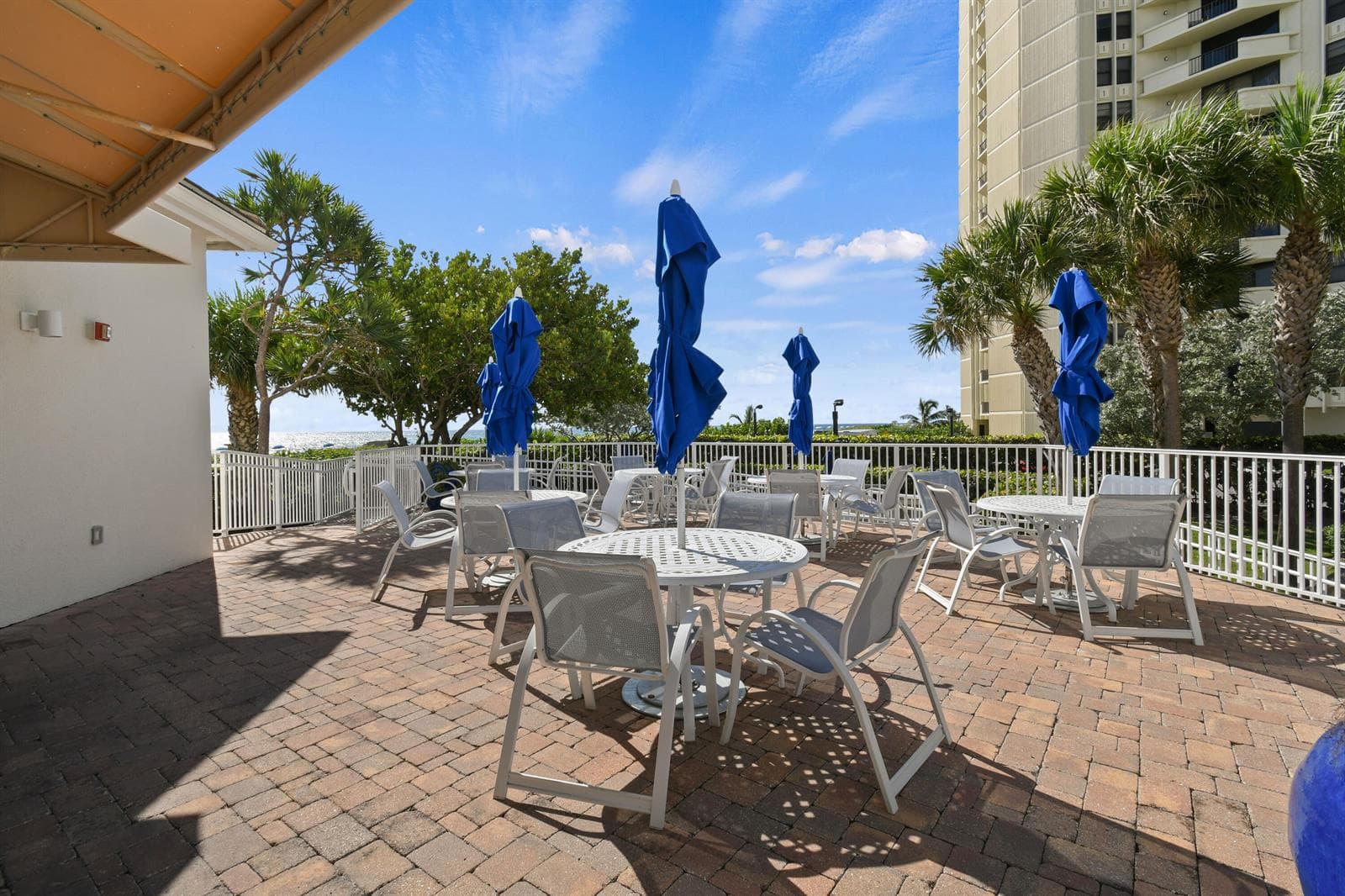 Poolside Cafe