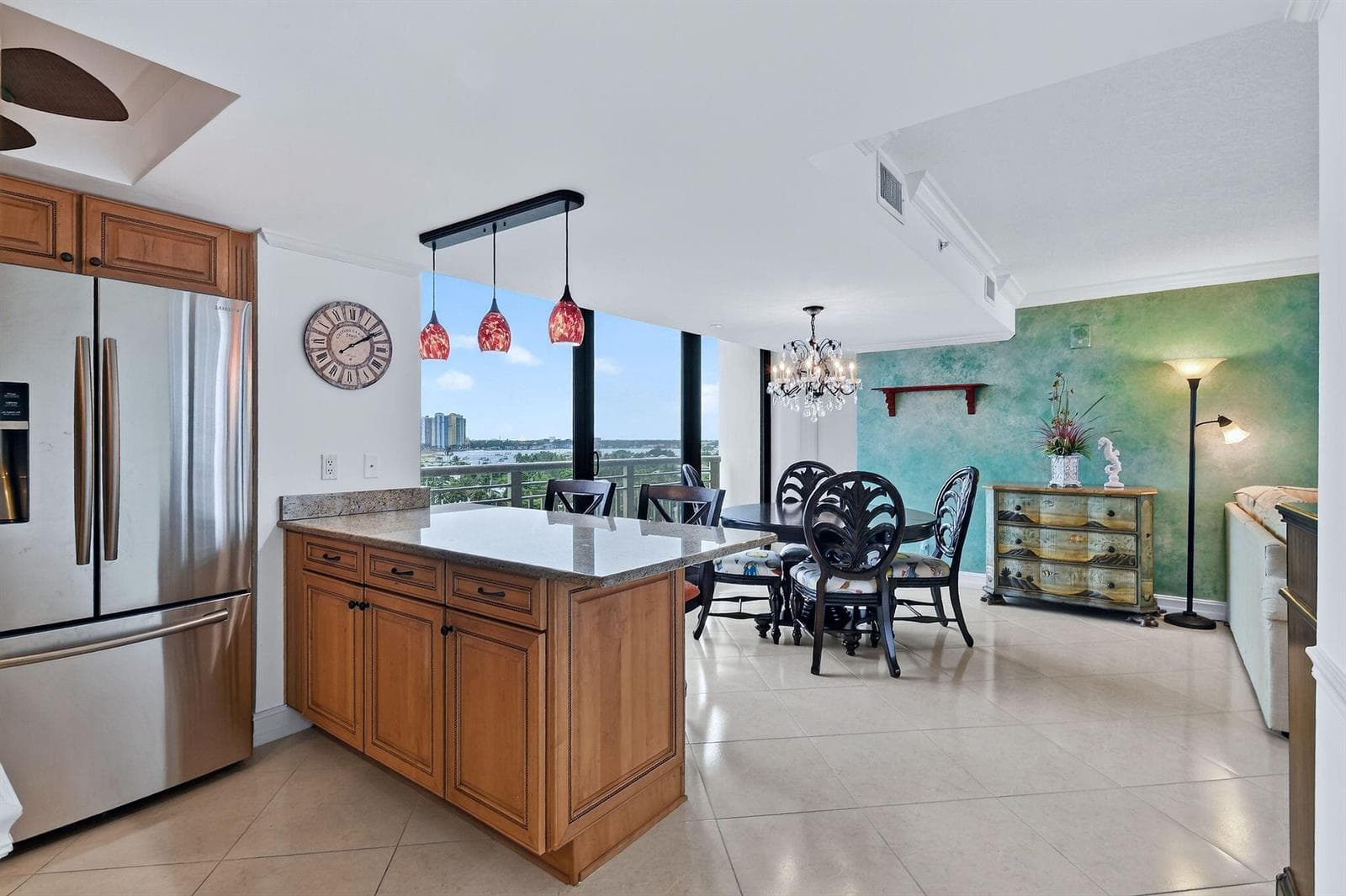 Kitchen with snack counter