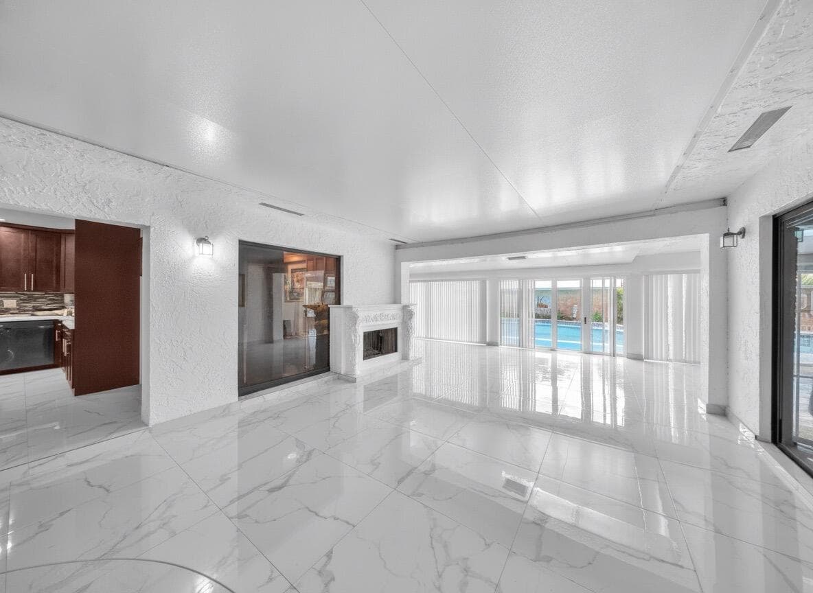 Dining area 1