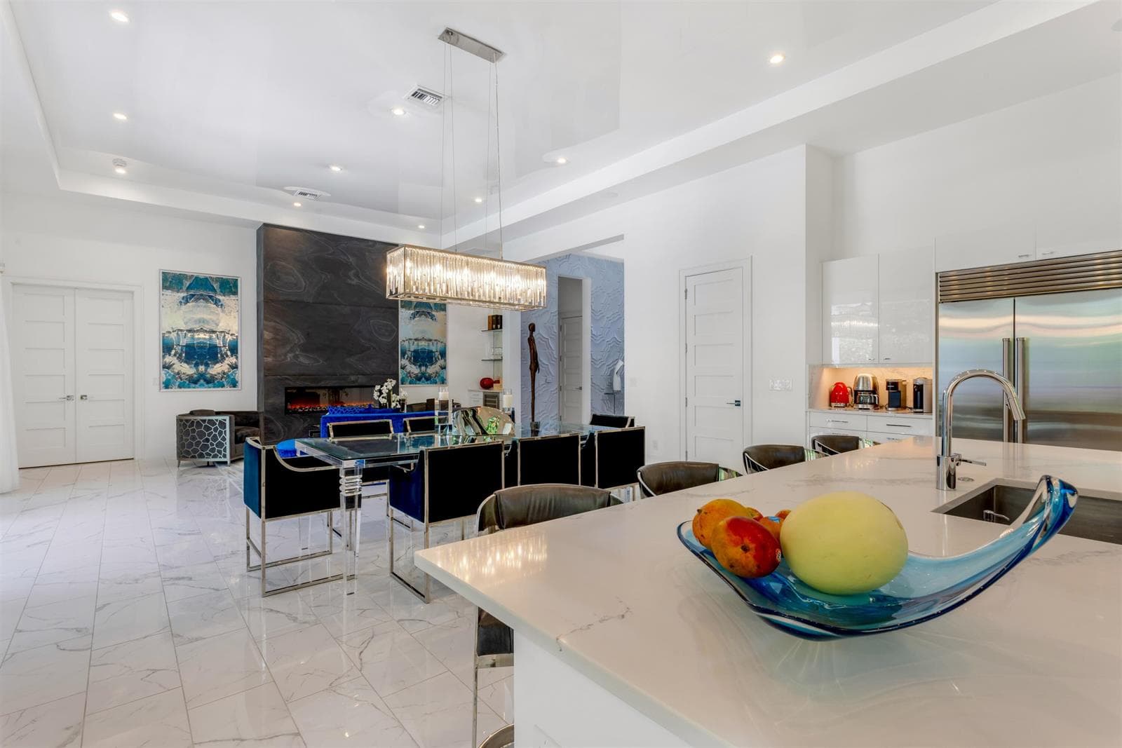 KITCHEN_ANGLE_TO_DINING