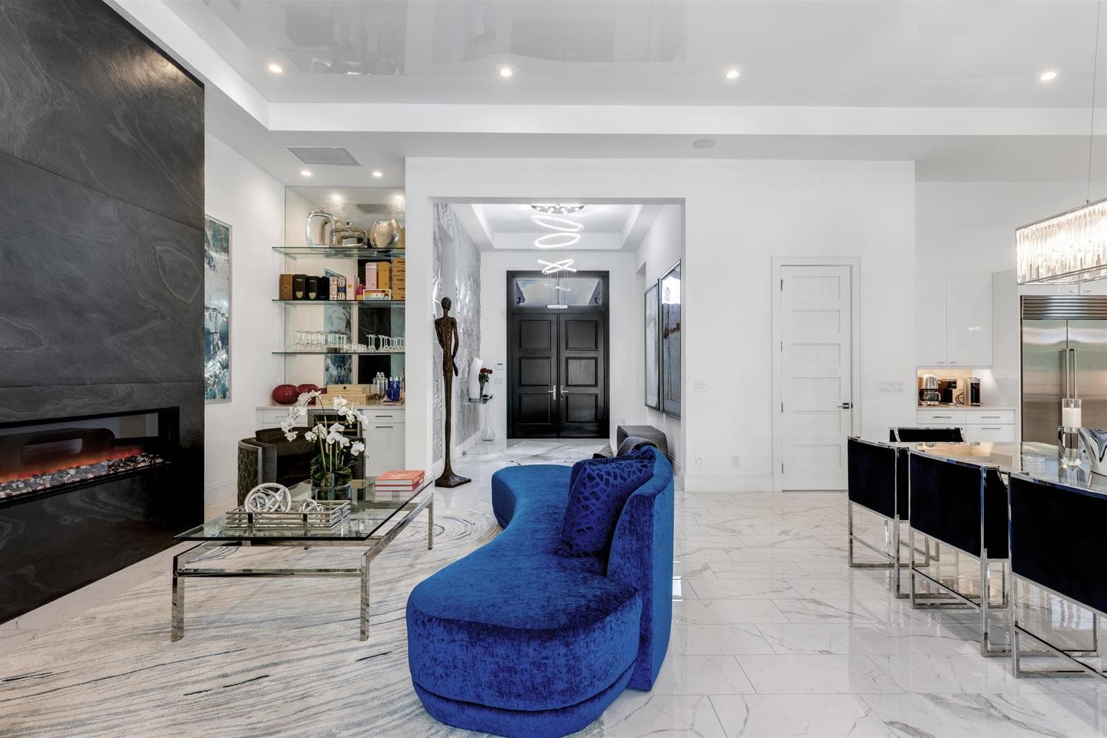LIVING_ROOM_TO_FRONT