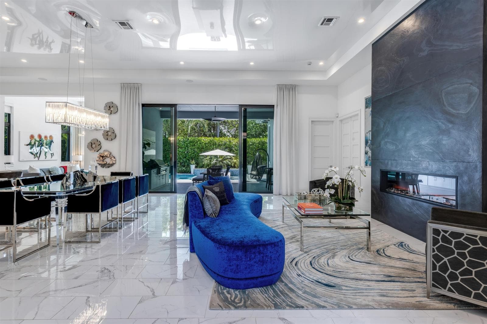 LIVING_ROOM_STRAIGHT