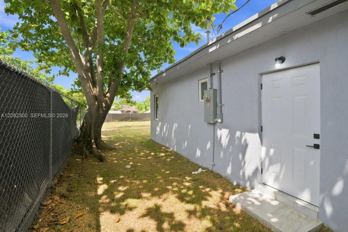 10219 SW 184th St photo 17