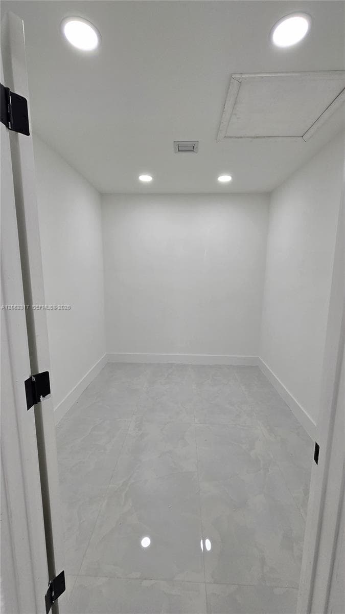 Walking Closet