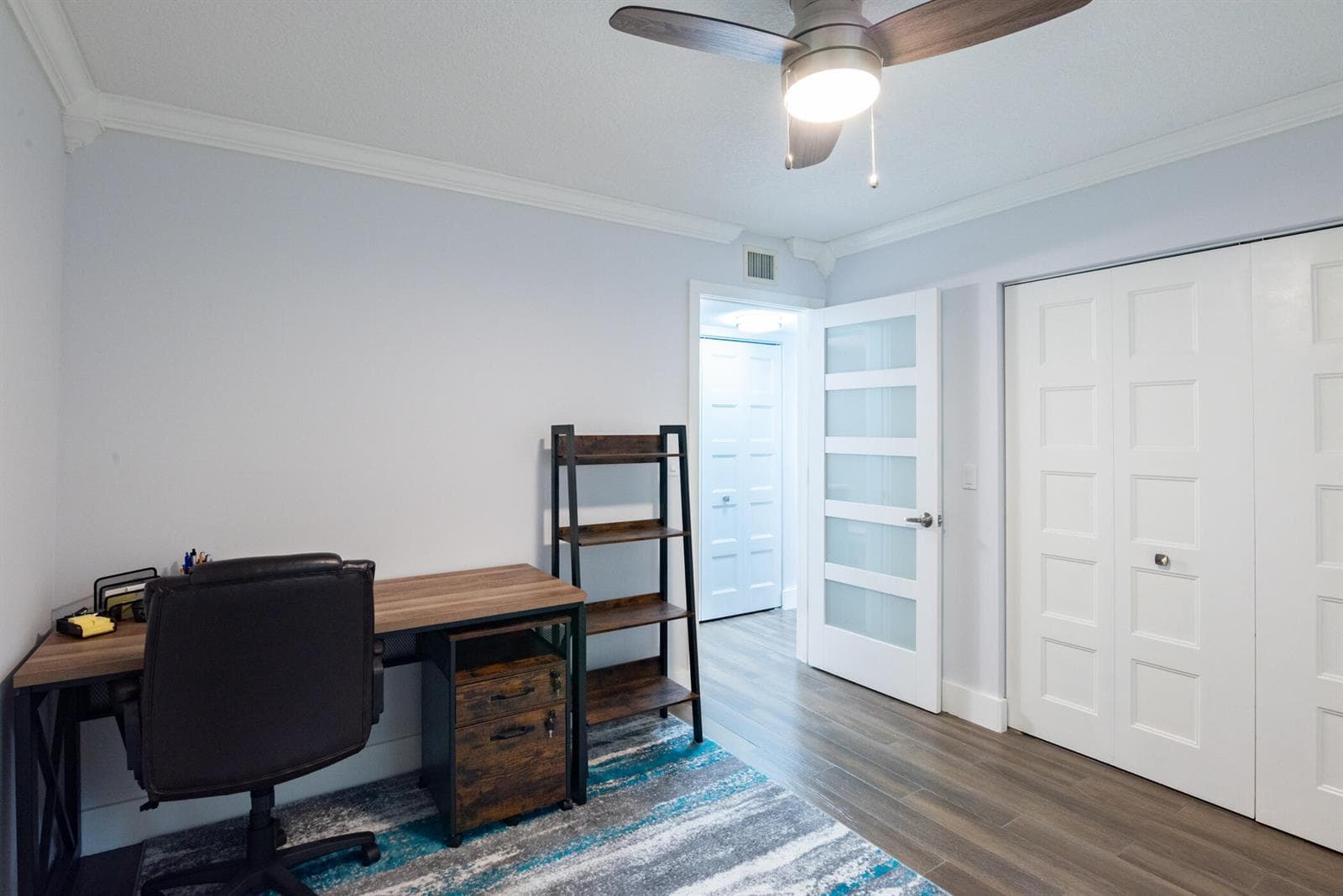 © Clark- 2500 Presidential Way 304-015