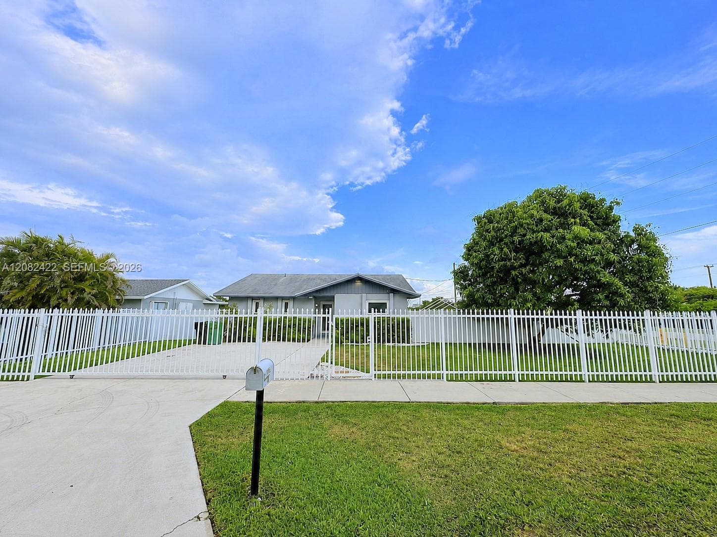 18155 SW 105th Ave photo 2