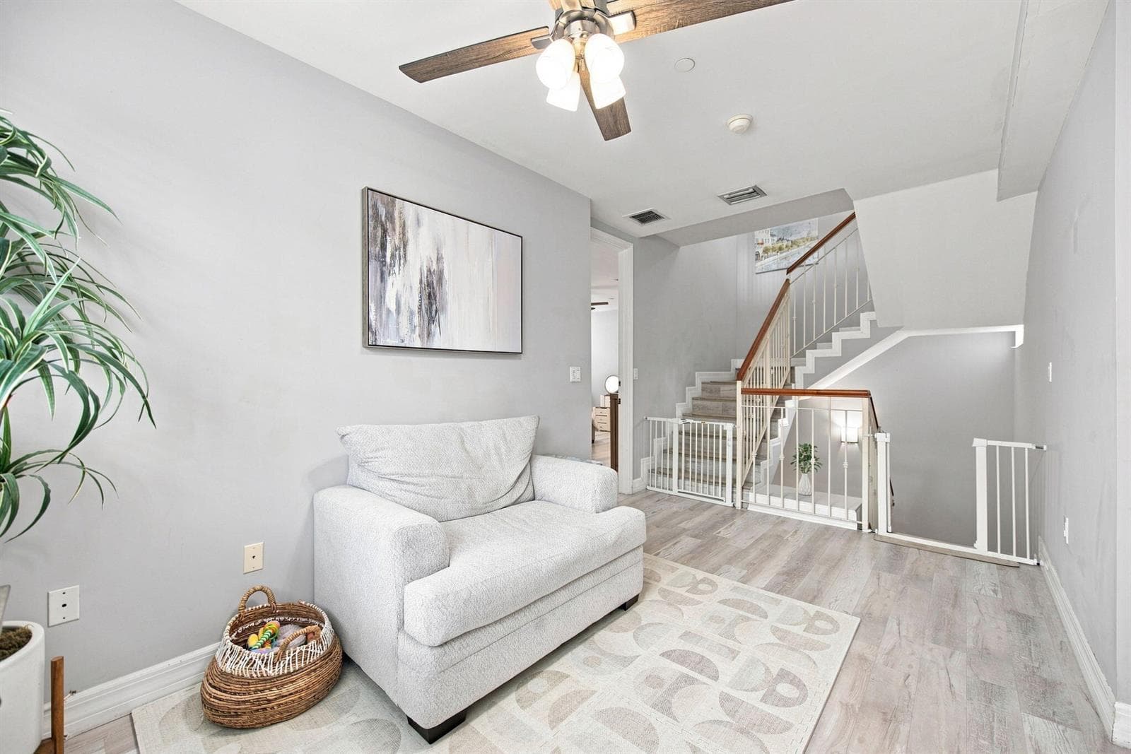 22-web-or-mls-633-ne-11th-ave-2