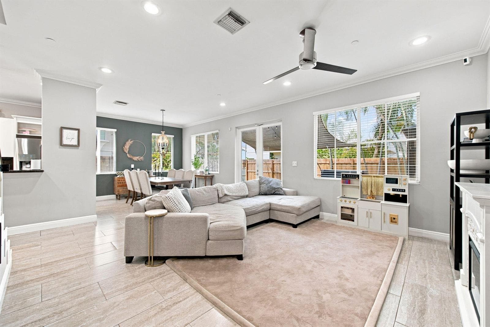 7-web-or-mls-633-ne-11th-ave-2