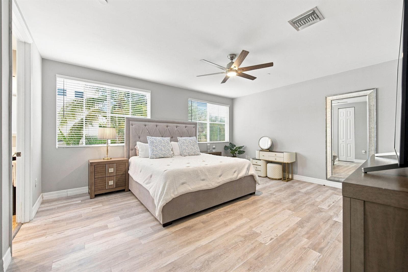 24-web-or-mls-633-ne-11th-ave-2