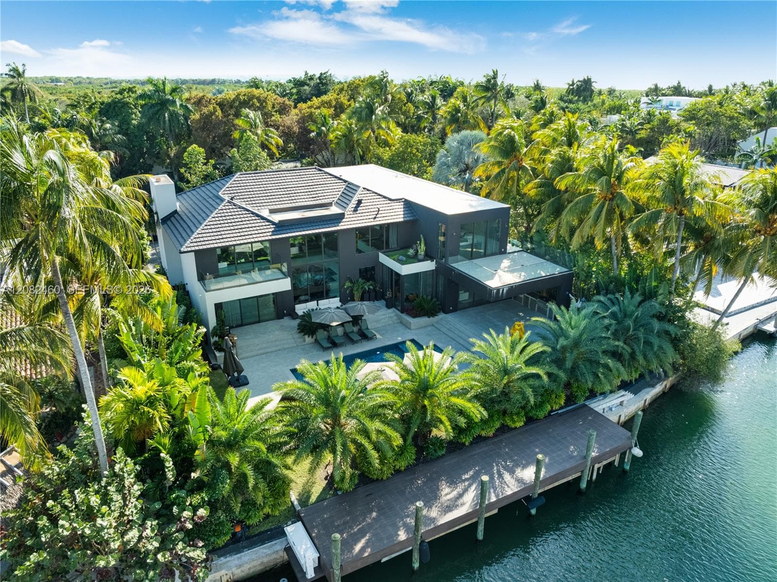 131 Cape Florida Dr photo 2