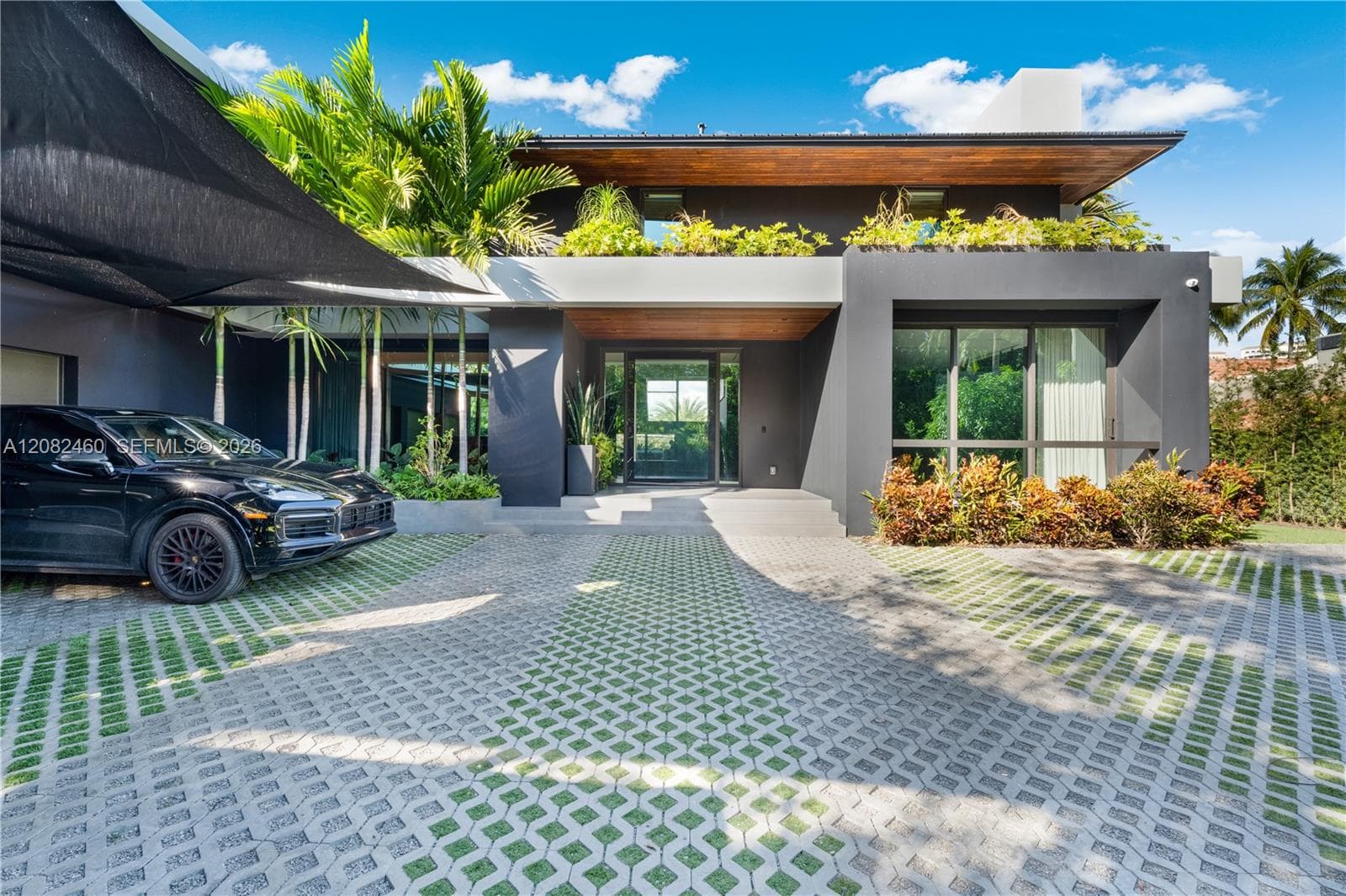 131 Cape Florida Dr photo 5