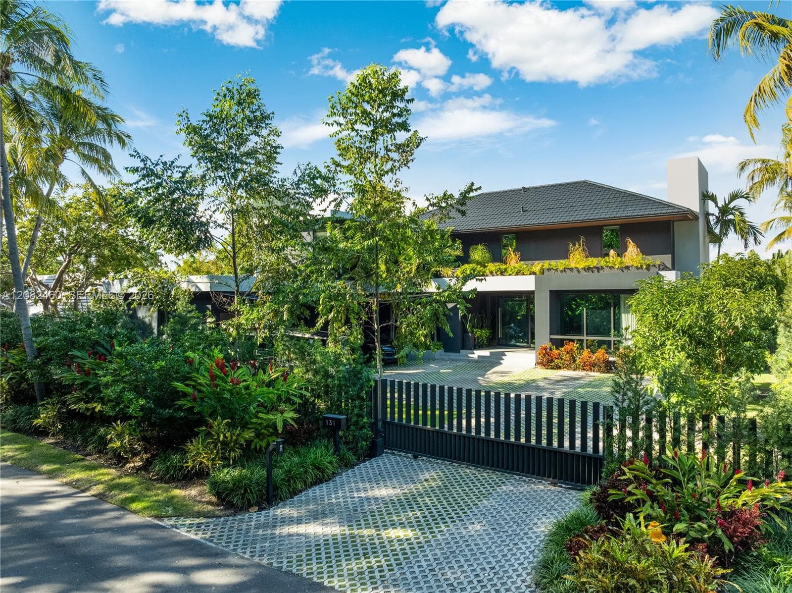 131 Cape Florida Dr photo 4