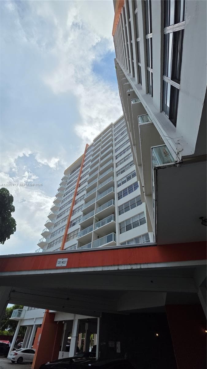 BUCKLEY TOWERS CONDO - EA · #425W in Miami - Photo 37