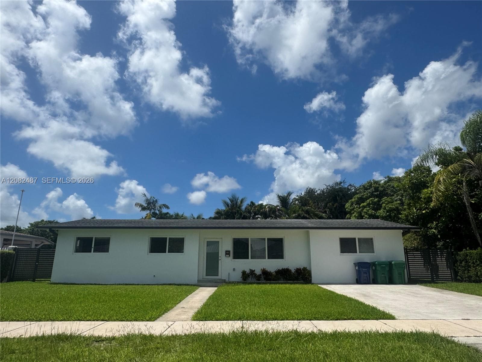 8640 SW 125th Ter photo 3