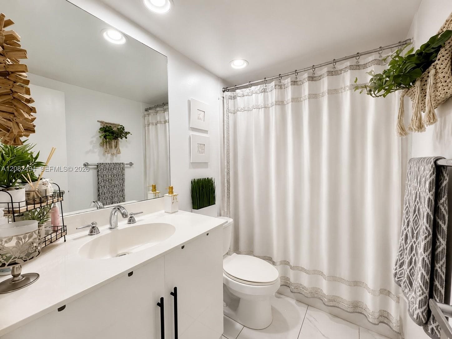 RESIDENCES ON HOLLYWOOD B · #1127 in Hollywood - Photo 17