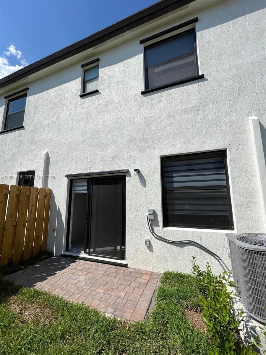 12908 SW 233rd Ter photo 5