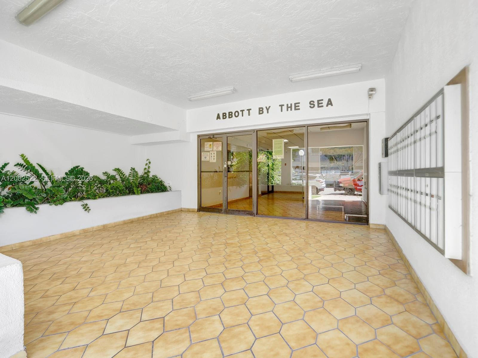 ABBOTT BY THE SEA CONDO · #406 in Miami Beach - Photo 4