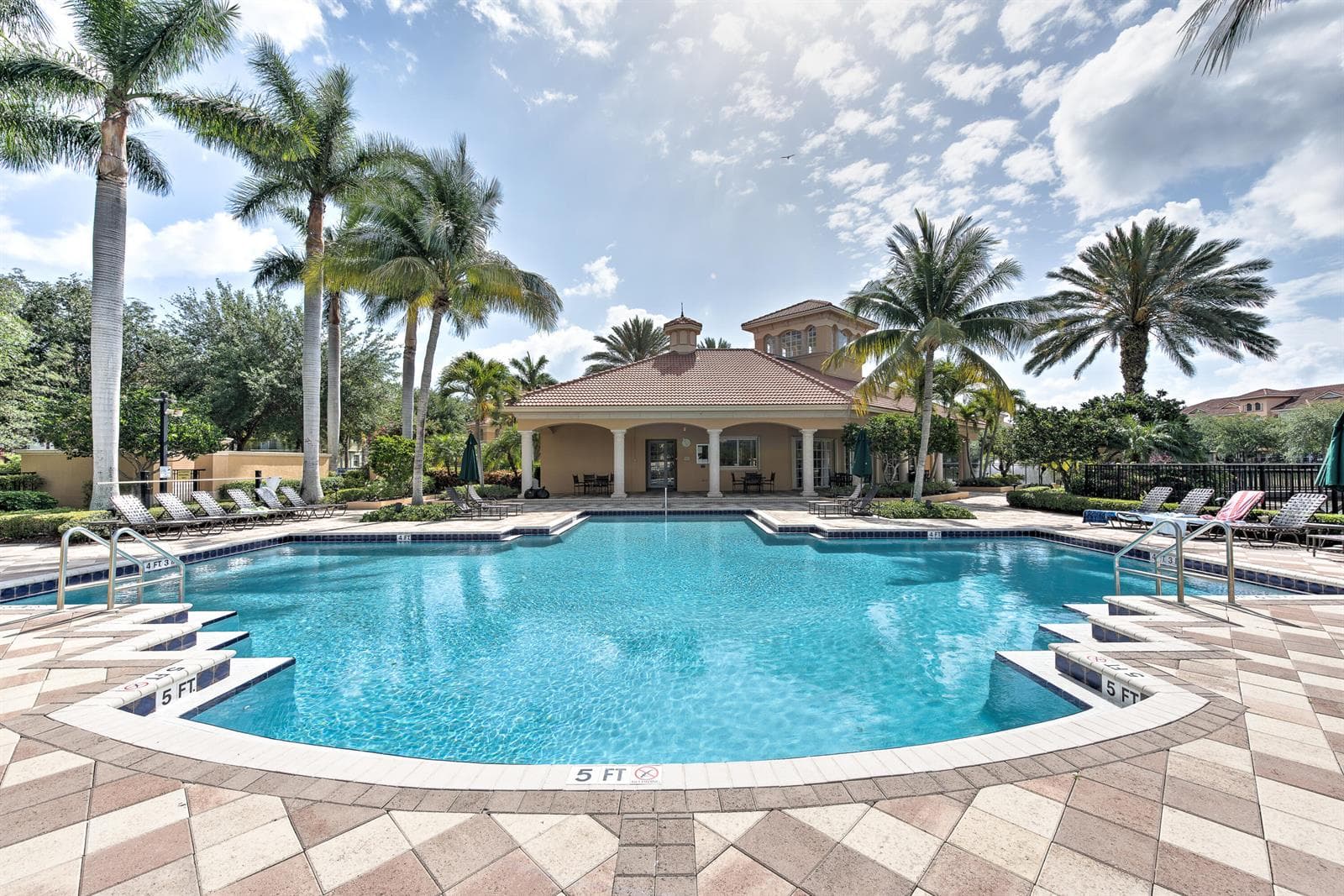 HO Pool Deck