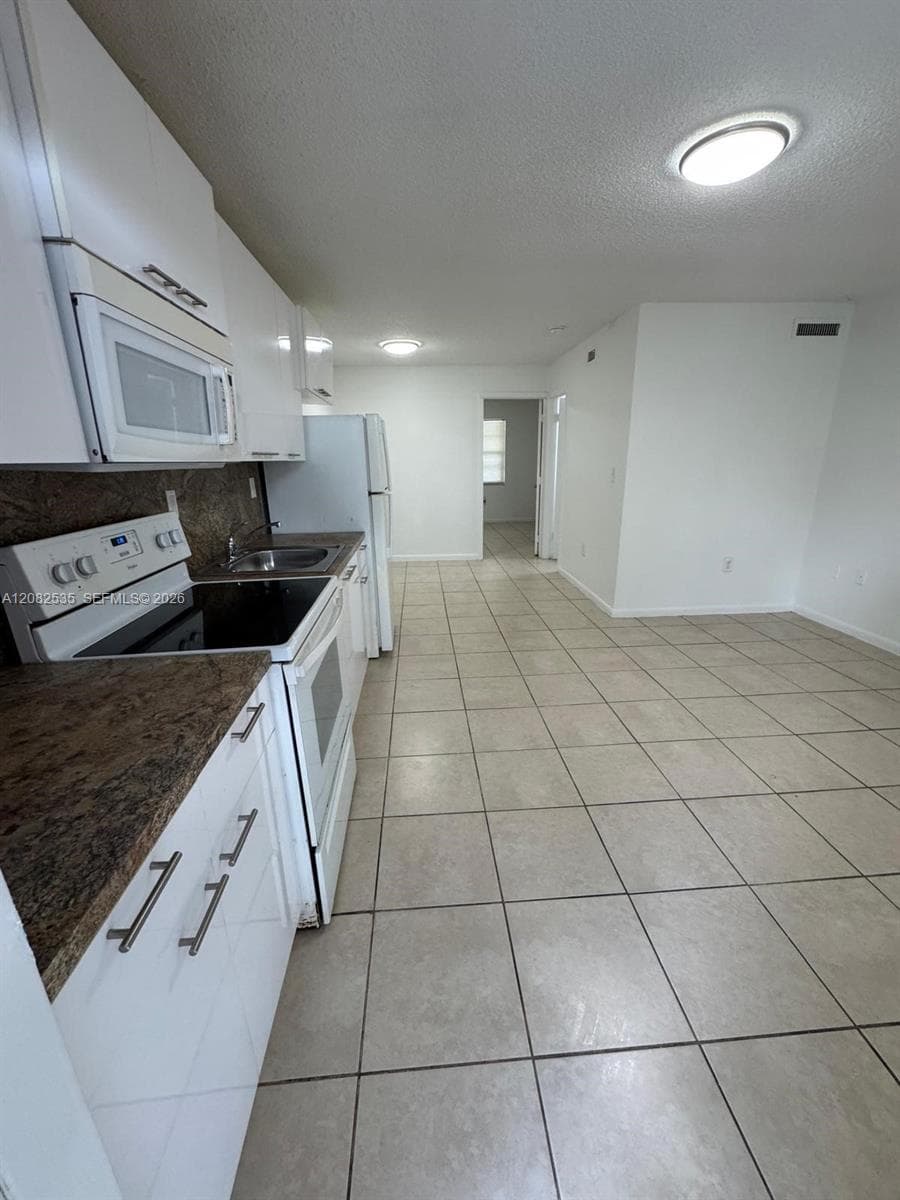 HOLLYWOOD LITTLE RANCHES · #APT 18 in Hollywood - Photo 2