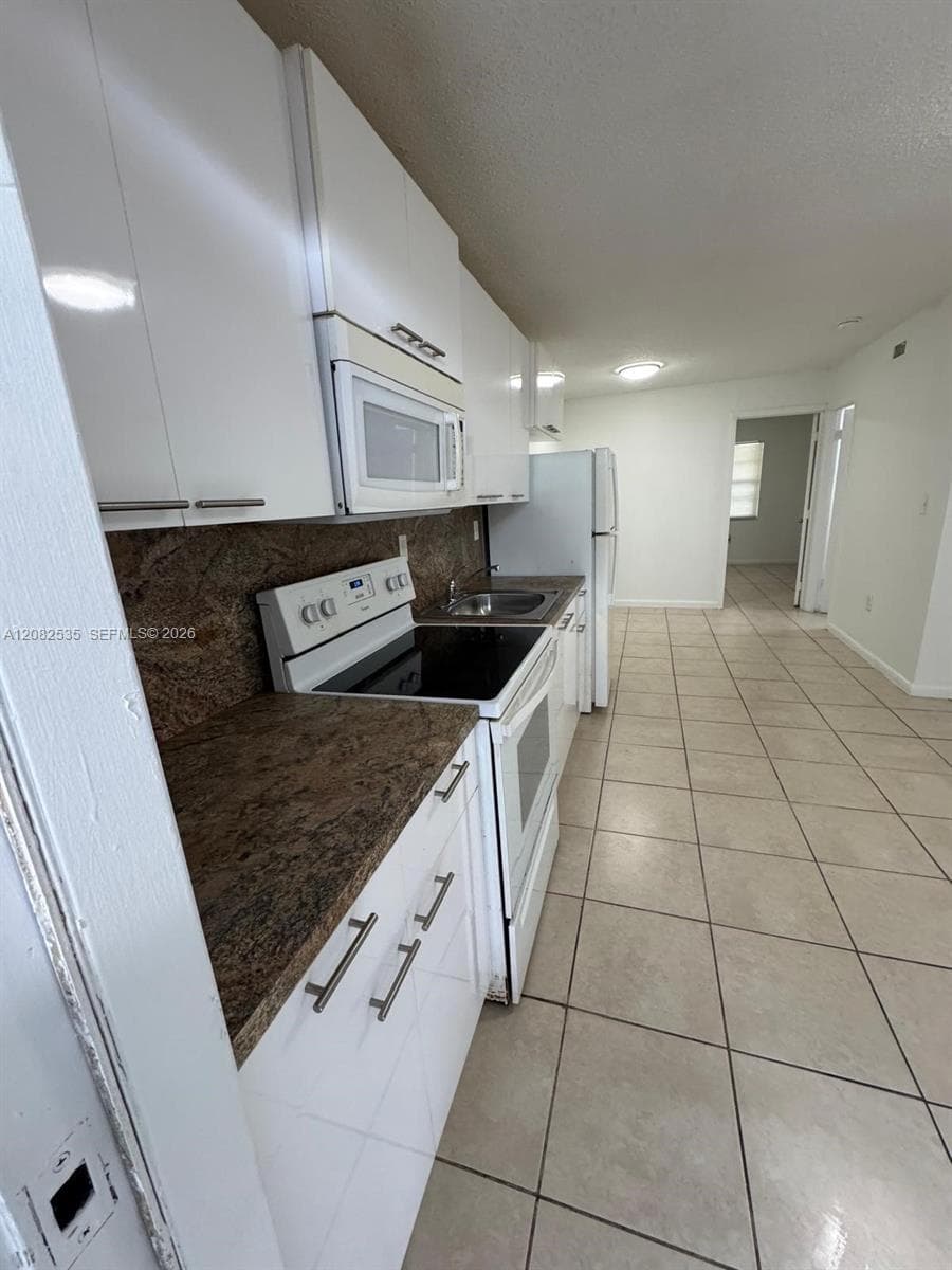 HOLLYWOOD LITTLE RANCHES · #APT 18 in Hollywood - Photo 3