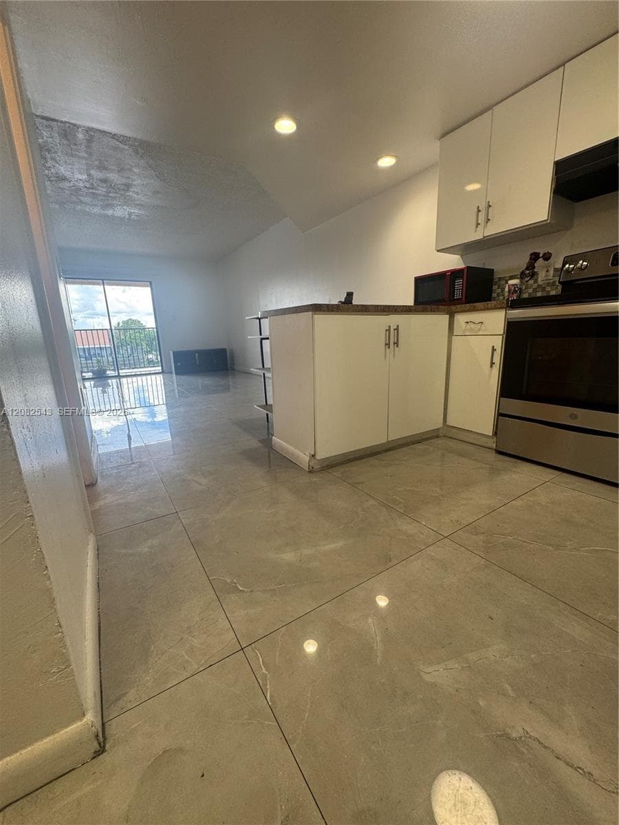 VISTA ALEGRE TOWNHOMES CO · #210 in Hialeah - Photo 2