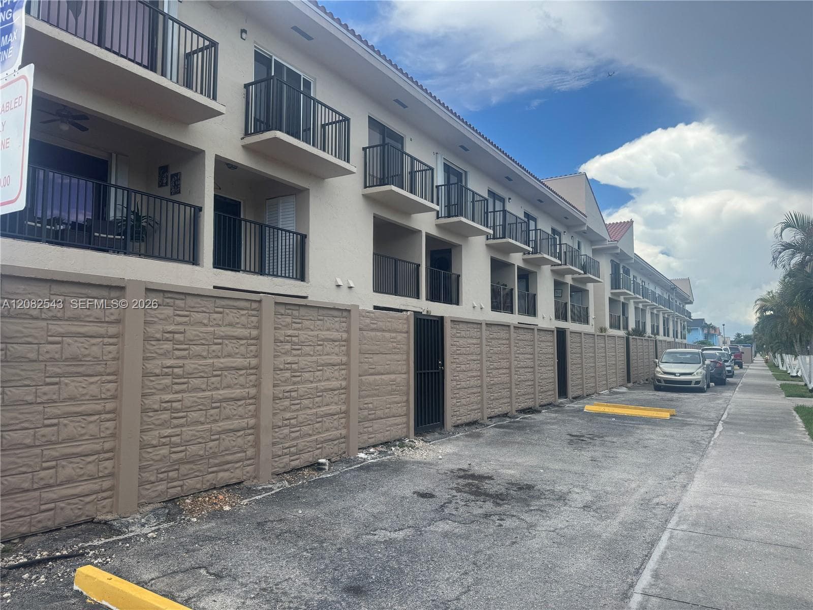 VISTA ALEGRE TOWNHOMES CO · #210 in Hialeah - Photo 5