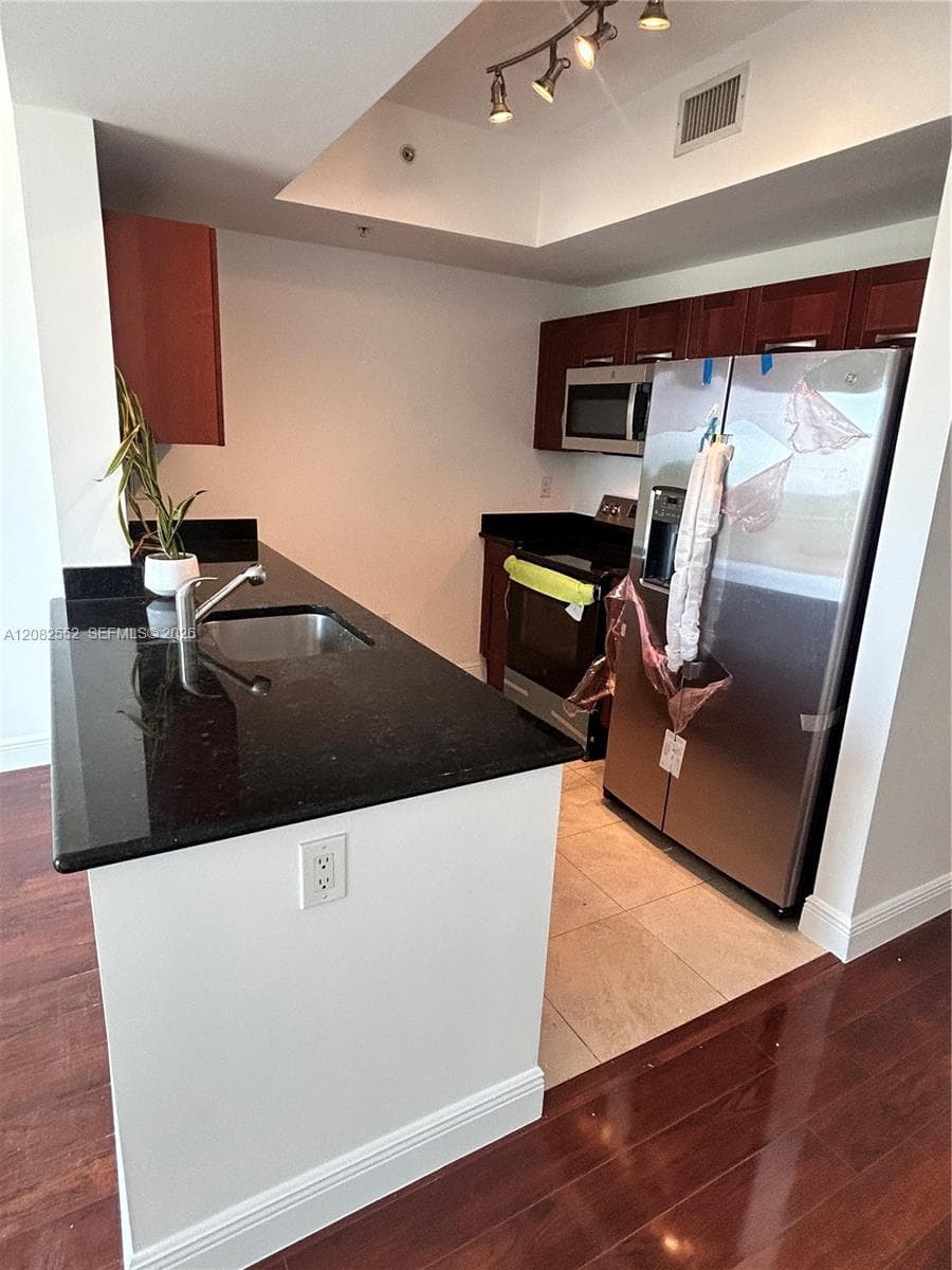 DOWNTOWN DADELAND CONDO N · #605 in Miami - Photo 17