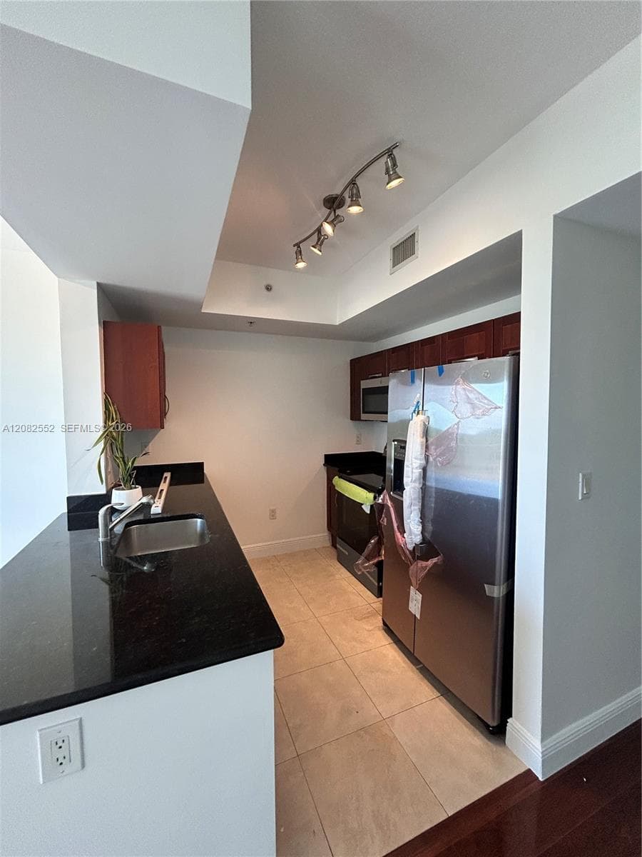 DOWNTOWN DADELAND CONDO N · #605 in Miami - Photo 5