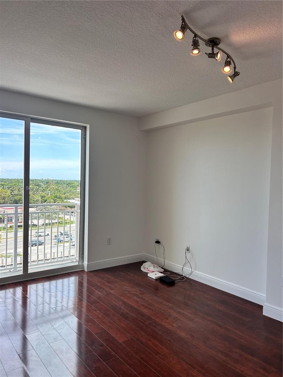 DOWNTOWN DADELAND CONDO N · #605 in Miami - Photo 4