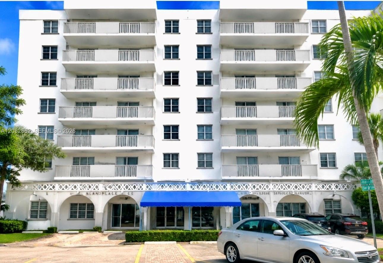 ISLAND PLACE AT NORTH BAY · #4M in North Bay Village - Photo 1