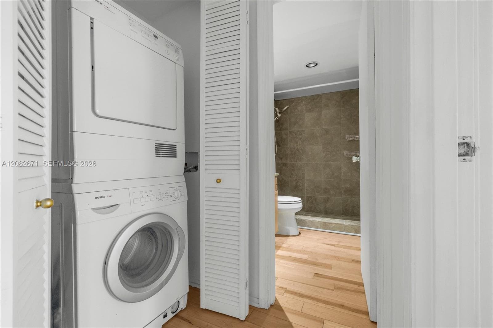 In-unit washer/dryer.
