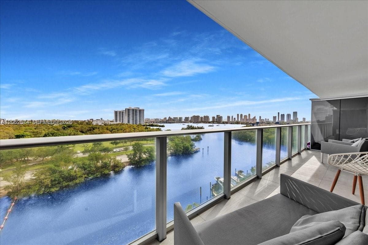 THE HARBOUR NORTH CONDO · #804 in North Miami Beach - Photo 2