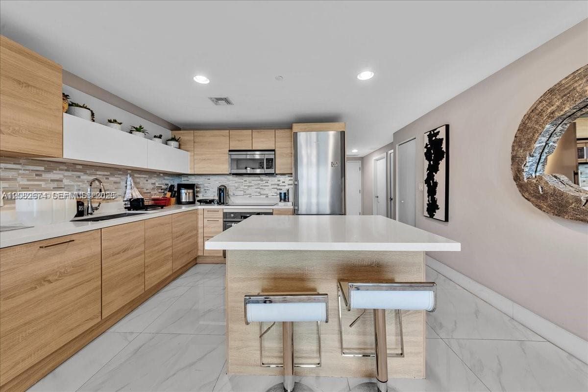 THE HARBOUR NORTH CONDO · #804 in North Miami Beach - Photo 6
