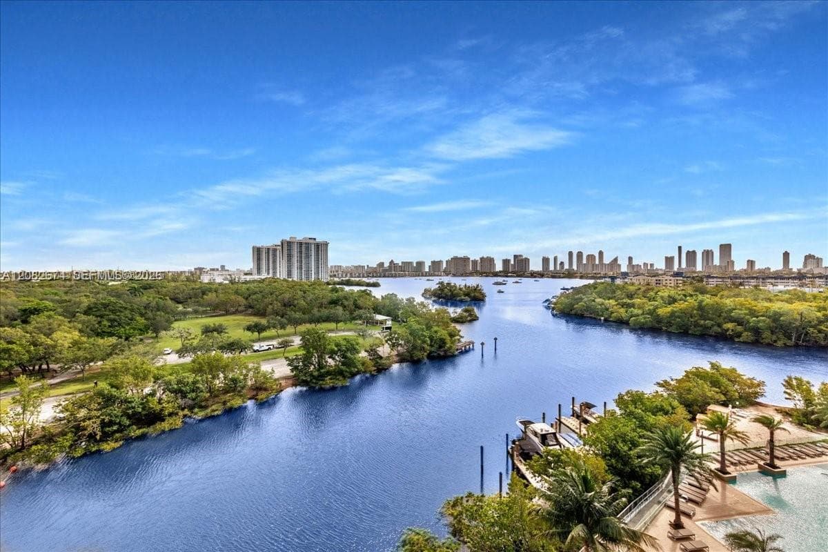 THE HARBOUR NORTH CONDO · #804 in North Miami Beach - Photo 1