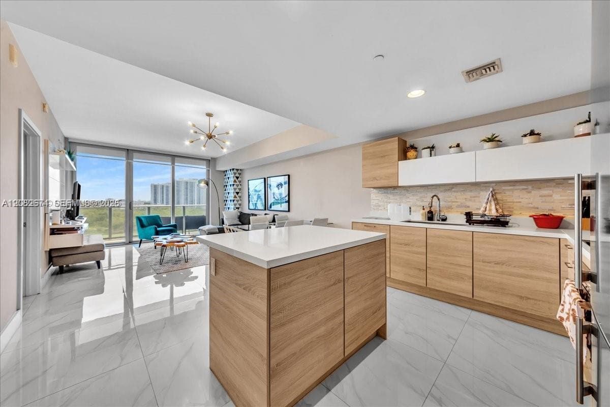 THE HARBOUR NORTH CONDO · #804 in North Miami Beach - Photo 5