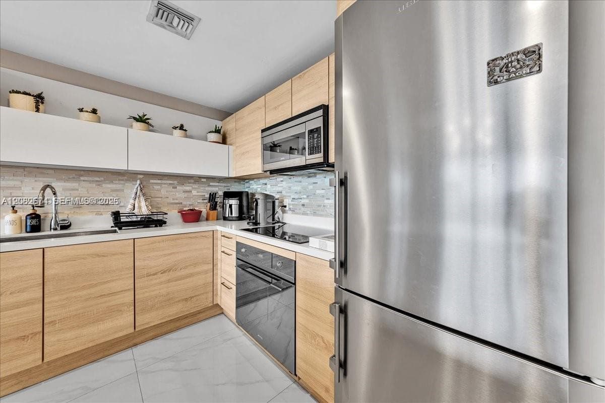 THE HARBOUR NORTH CONDO · #804 in North Miami Beach - Photo 9