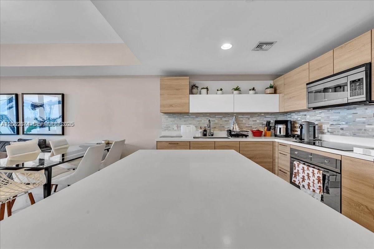 THE HARBOUR NORTH CONDO · #804 in North Miami Beach - Photo 8