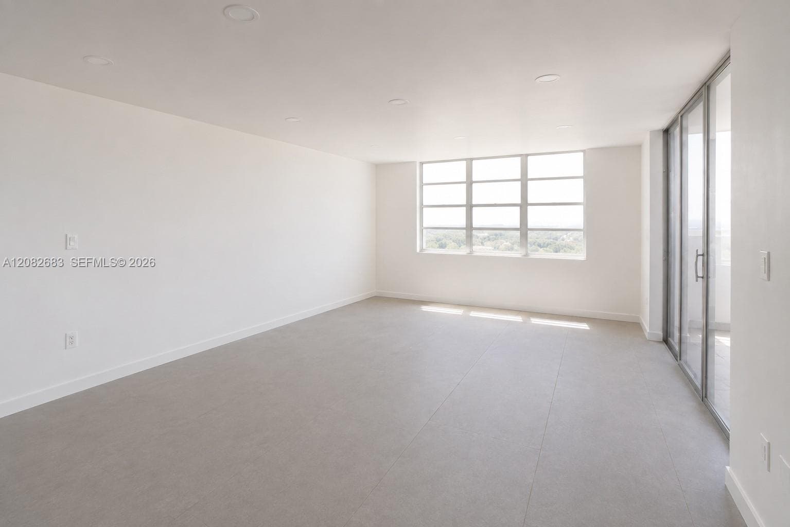 COMMODORE PLAZA CONDO · #PH05 in Aventura - Photo 2