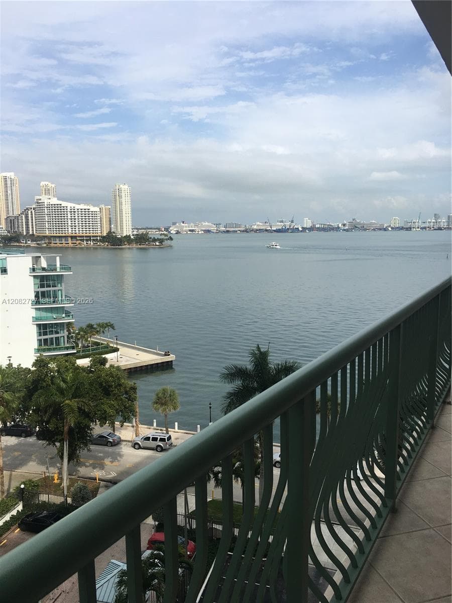 BRICKELL BAY TOWER CONDO · #912 in Miami - Photo 17
