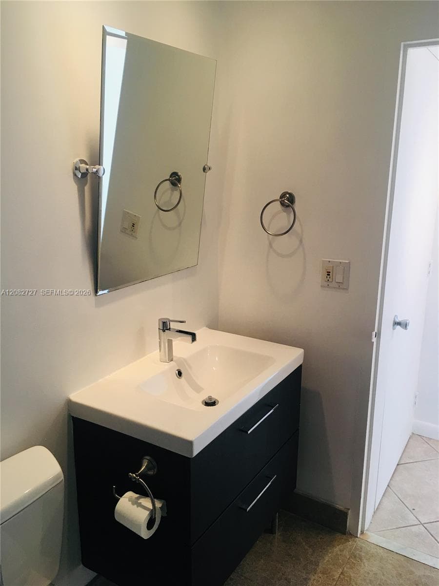 BRICKELL BAY TOWER CONDO · #912 in Miami - Photo 16