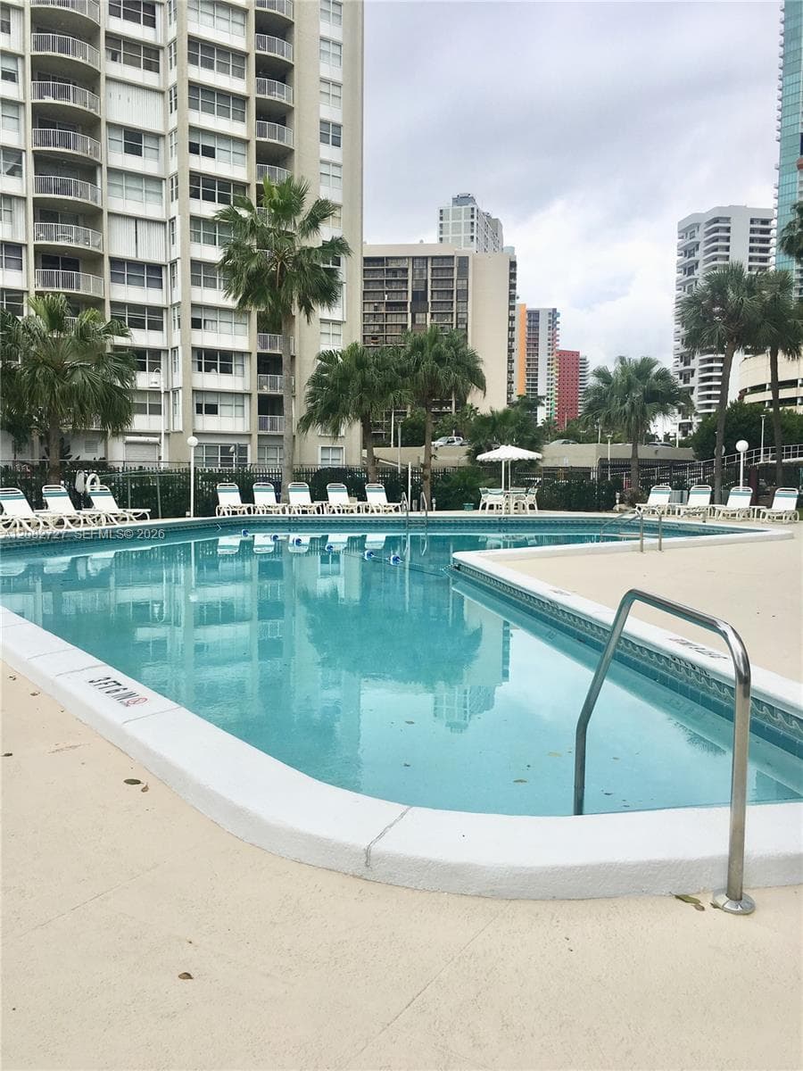 BRICKELL BAY TOWER CONDO · #912 in Miami - Photo 22