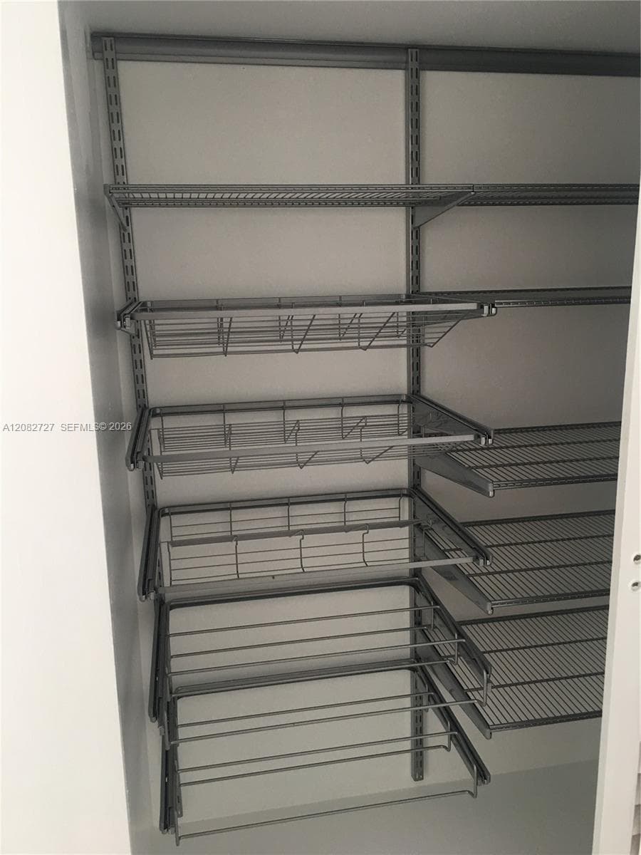 BRICKELL BAY TOWER CONDO · #912 in Miami - Photo 5