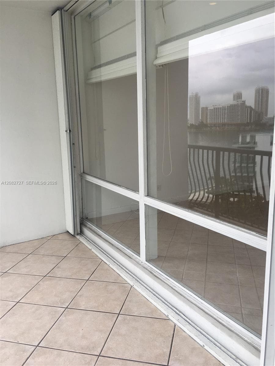 BRICKELL BAY TOWER CONDO · #912 in Miami - Photo 20