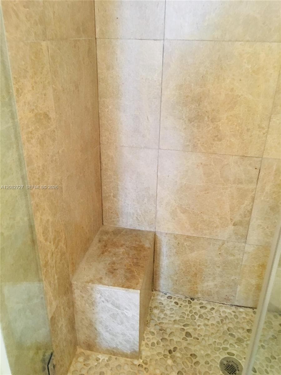BRICKELL BAY TOWER CONDO · #912 in Miami - Photo 14