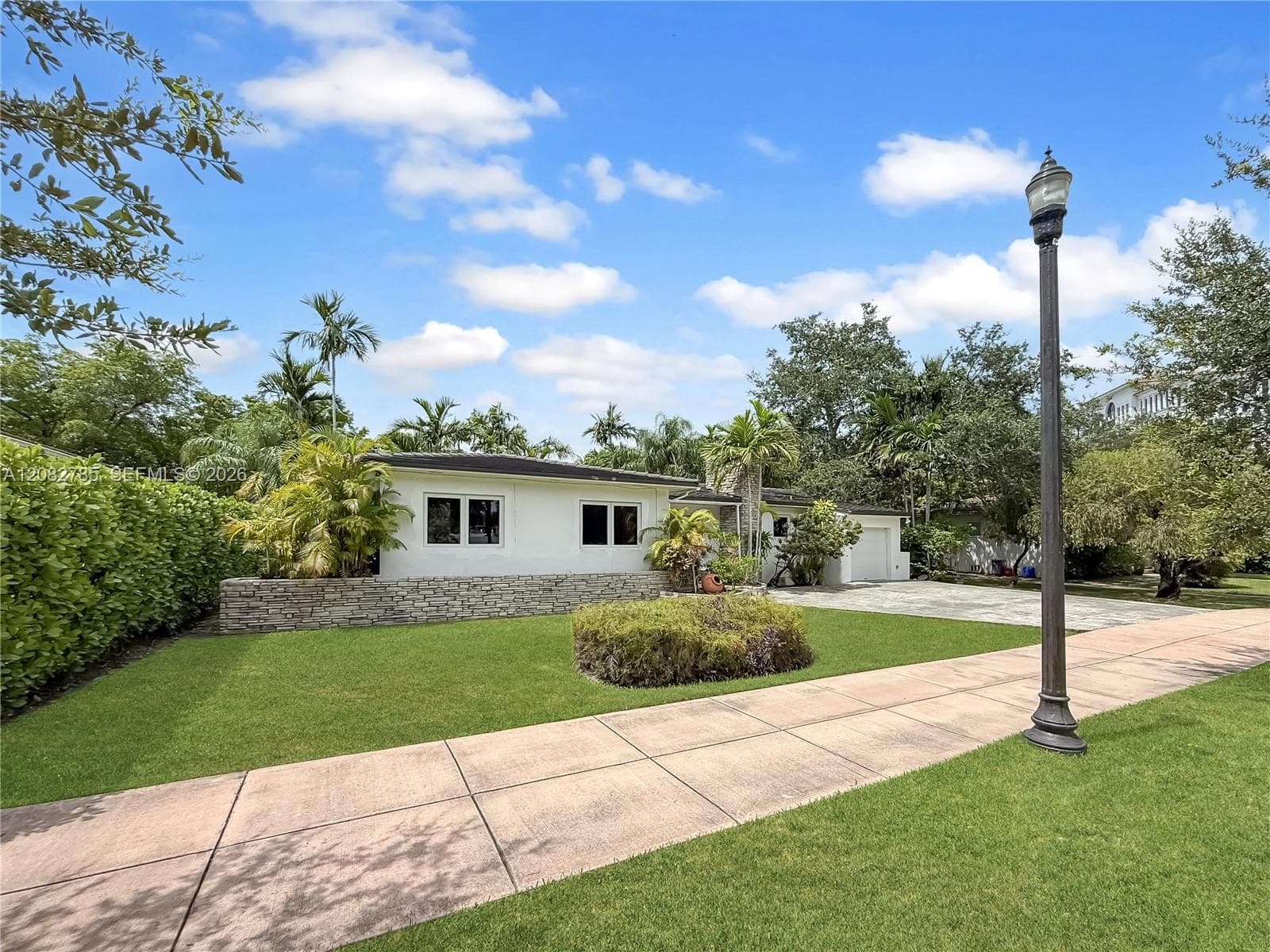 3128 Coconut Grove Dr photo 4