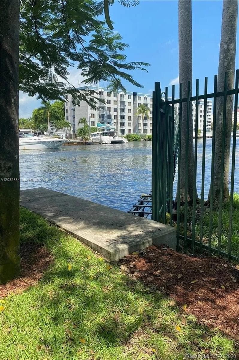 TERRAZAS RIVERPARK VILLAG · #1401 in Miami - Photo 13